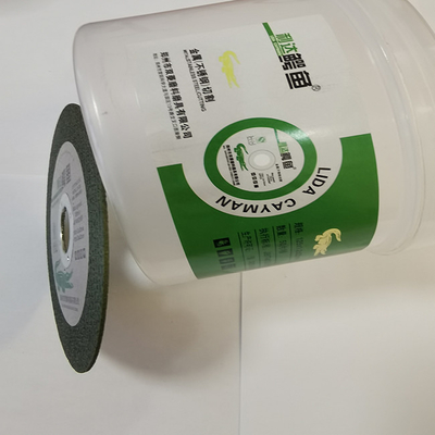 Com um metal de SIC Inox eliminado o abrasivo do disco T41 utiliza ferramentas o moedor de ângulo Fiberglass